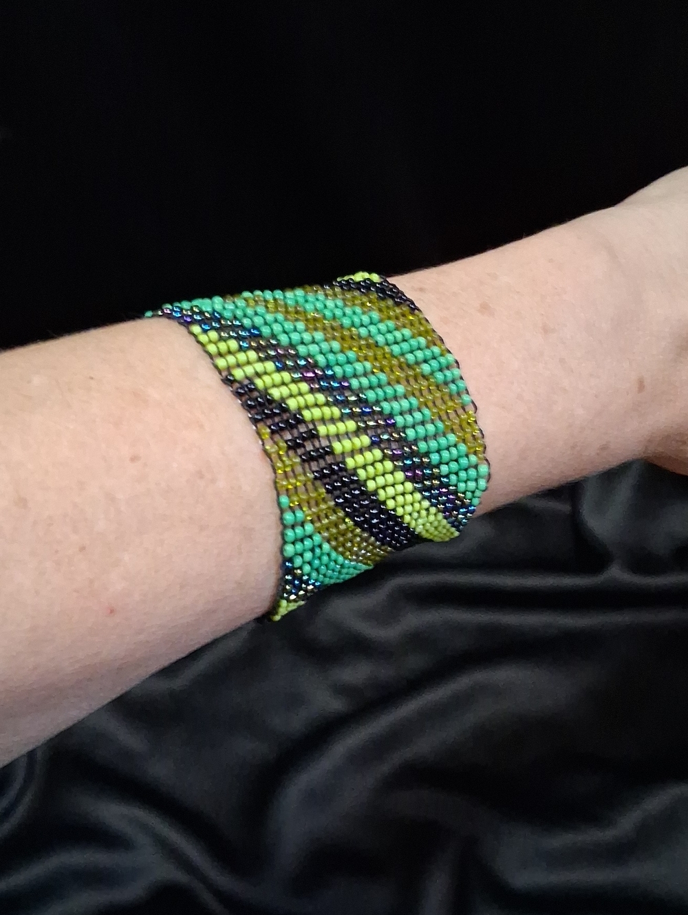 Vintage Handmade Seed Bead Bracelet - Elastic - Geometric - Green Black